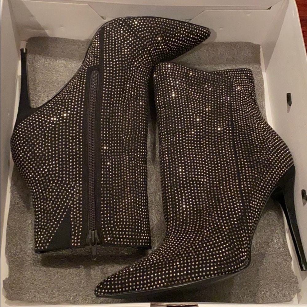 Never worn beautiful sparkly boots !!